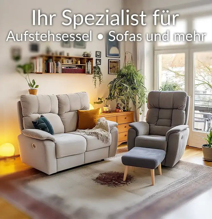 Ein Aufstehsessel und ein Sofa Ein Aufstehsessel und ein Sofa stehen in einem Wohnzimmer